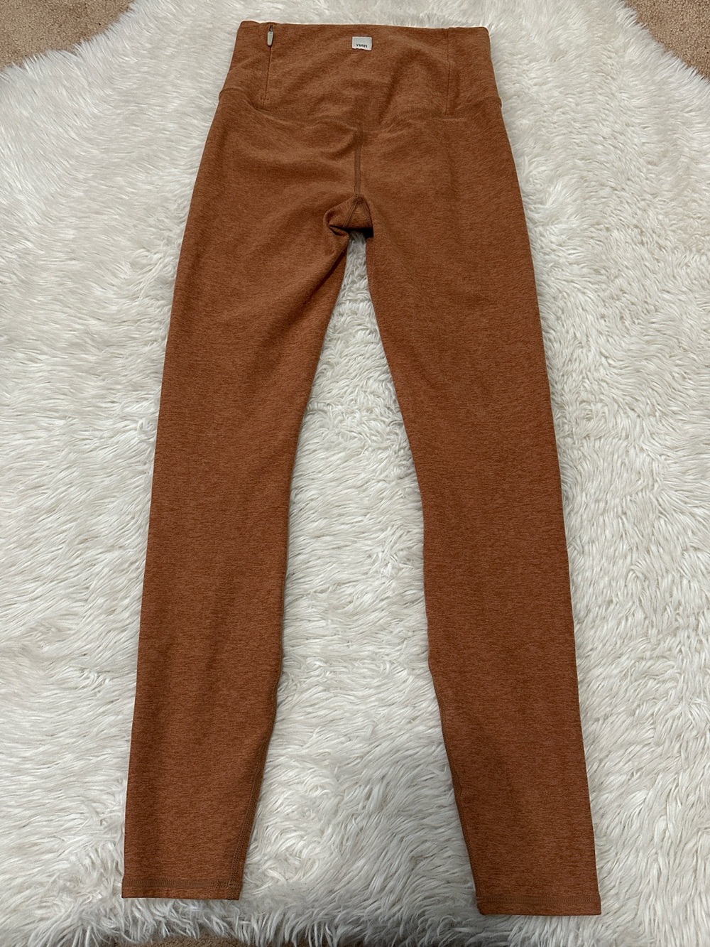 Vuori sports top & leggings matching Set - Picture 10 of 10